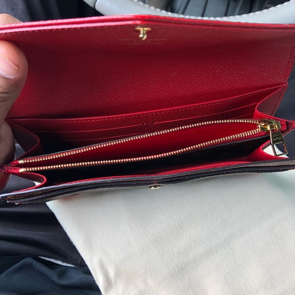 Louis Vuitton clutch worth 825 selling for 400 - Picture 3 of 5